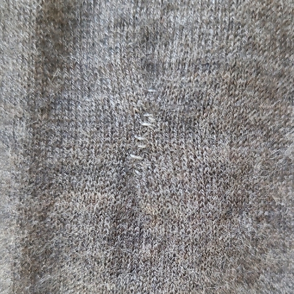 Neiman Marcus Heather Brown Cashmere Crewneck Sweater - Size S - Picture 4 of 9